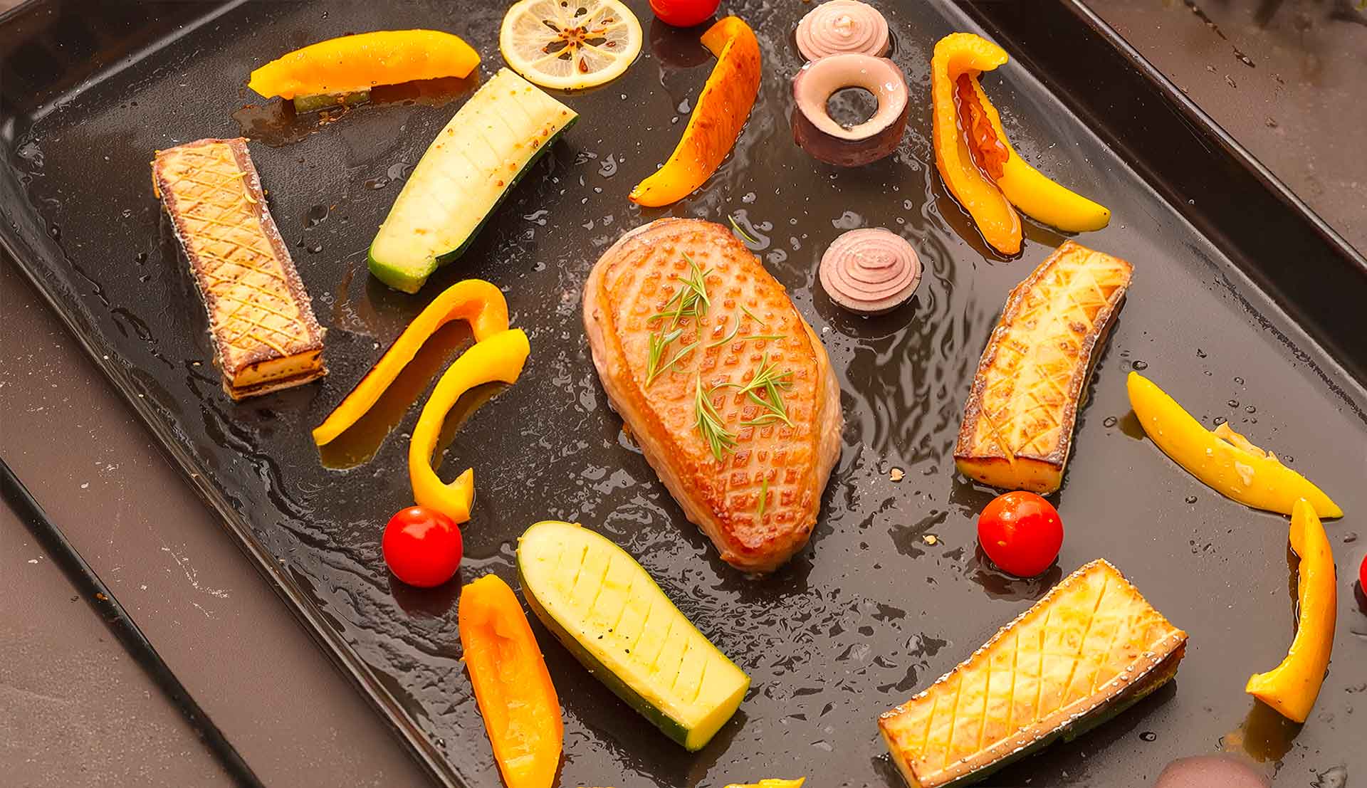 Découvrez la nouvelle recette de la Maison Montfort du magret de canard à la plancha et ses petits légumes grillés. Idéal pour vos barbecue cet été !